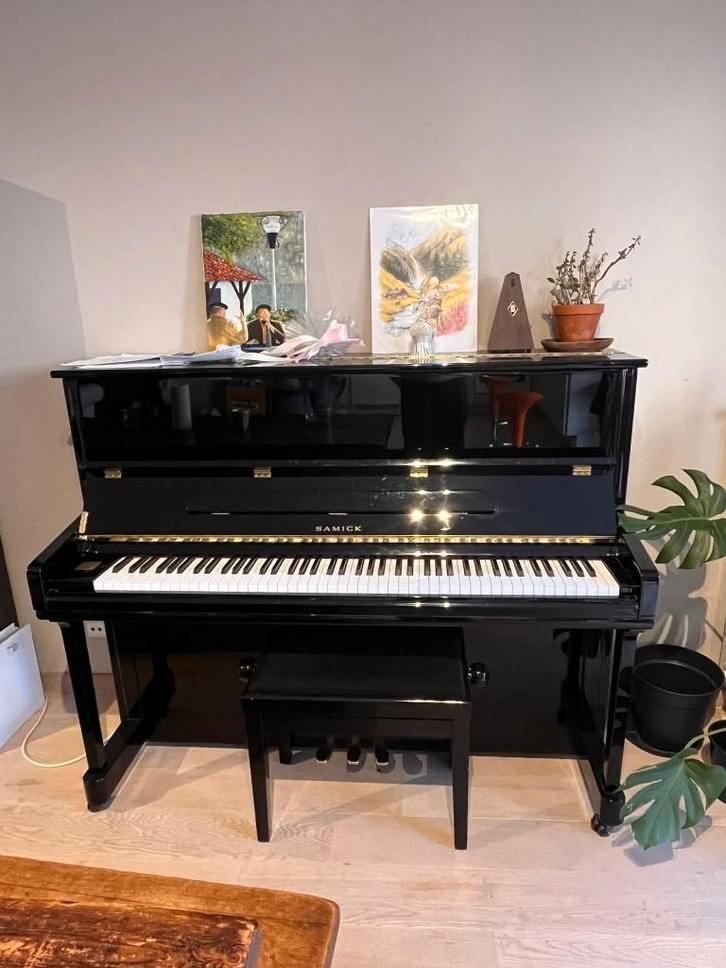 Piano état neuf  Samick JS-121/ 1500 € a discuter, Musique & Instruments, Pianos, Comme neuf, Piano, Noir, Enlèvement