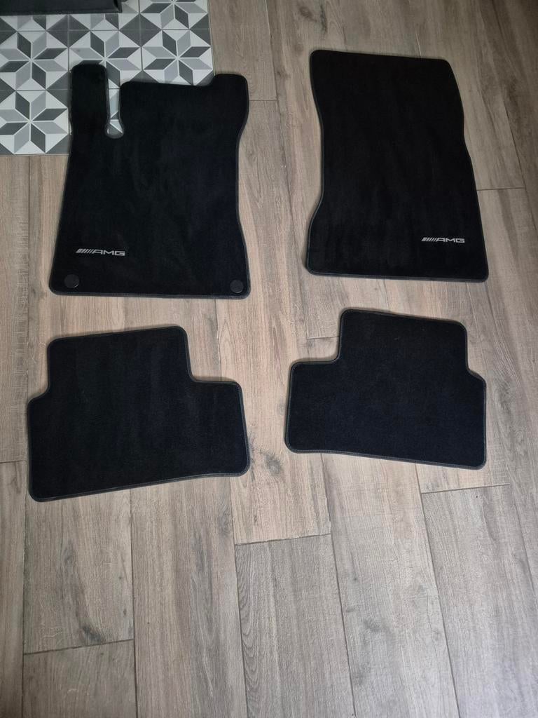 4 tapis de sol Mercedes CLA . État neuf., Autos : Divers, Tapis de voiture, Enlèvement