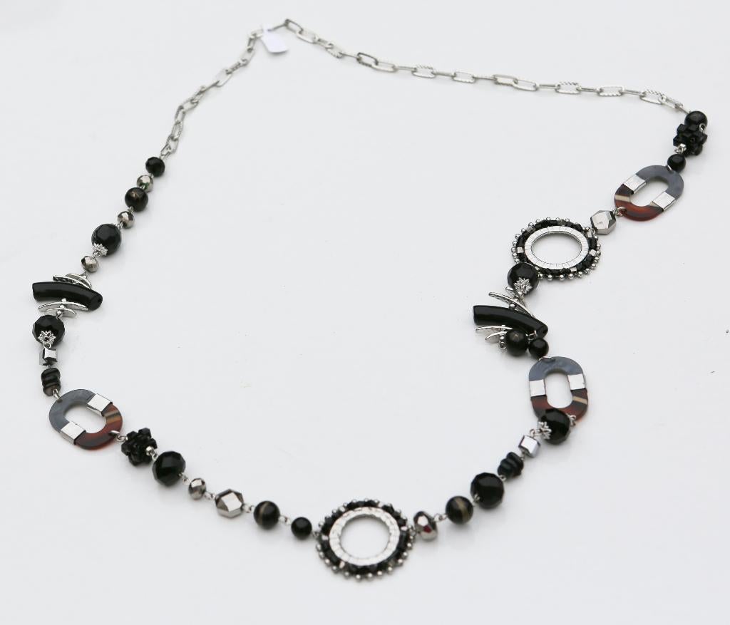 Neuf ! Joli long collier noir et argent, Bijoux, Sacs & Beauté, Colliers, Enlèvement ou Envoi, Neuf, Argent, Autres matériaux