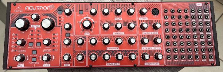 Behringer Neutron (État Nickel + Boîte + Rack Ears 19"), Musique & Instruments, Synthétiseurs, Comme neuf, Autres marques, Enlèvement ou Envoi