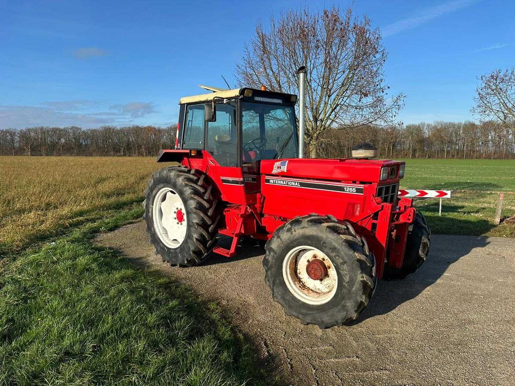 International - 1981 - 1255-A - Tracteur agricole à transmi, Utilisé, Autres marques