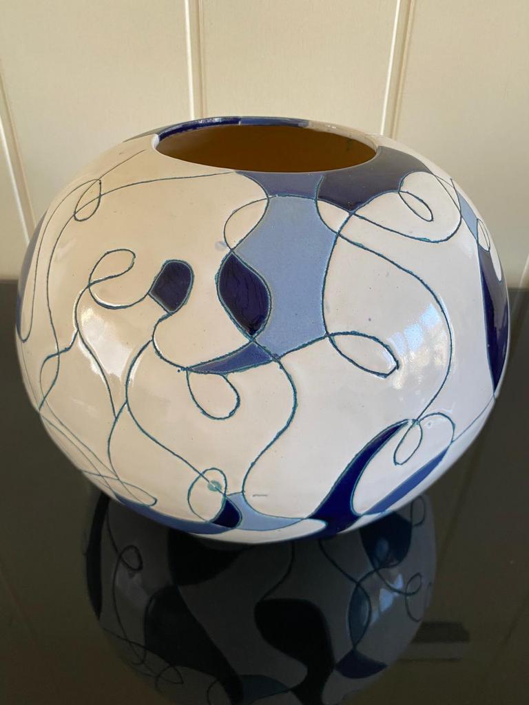 Mooie moderne wit/blauwe vaas, Moins de 50 cm, Poterie ou Porcelaine, Comme neuf, Enlèvement