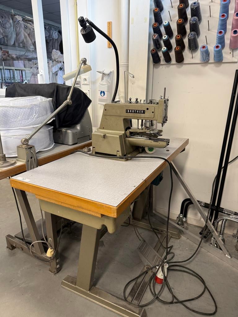 Brother Knoopaanzetmachine – Confec­tiemachine, Hobby en Vrije tijd, Naaimachines en Toebehoren, Zo goed als nieuw, Brother, Ophalen