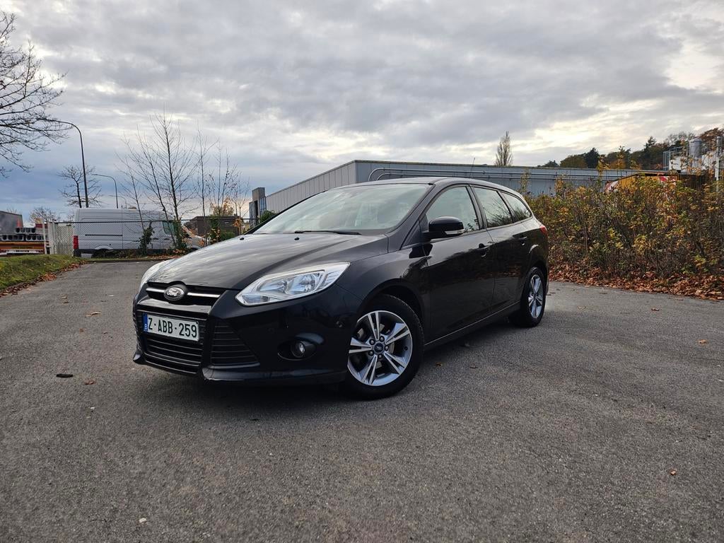 Ford focus 1.0 essence, Autos, Ford, Achat, Focus, Air conditionné, Essence, Euro 5, Break, 5 portes, Boîte manuelle, Noir, Gris