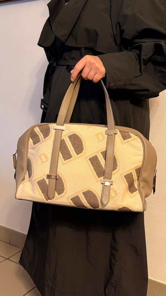 Delvaux CARRY ALL MM LOGOTYPÉE, Bijoux, Sacs & Beauté, Sacs | Sacs Femme, Comme neuf, Enlèvement