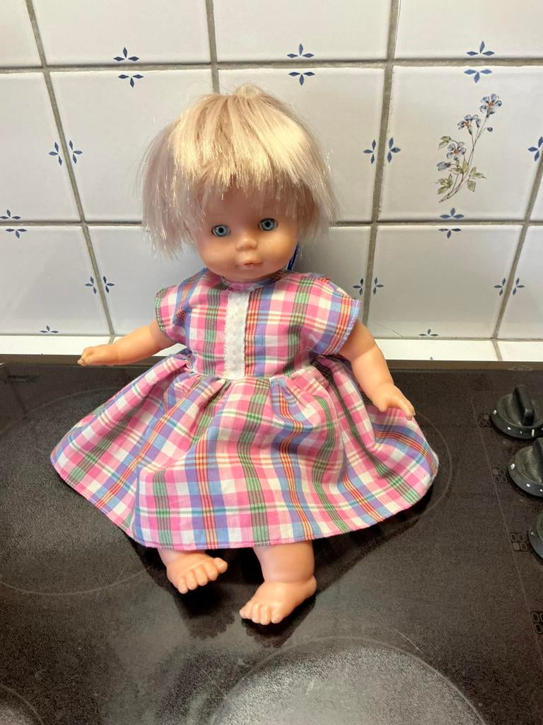 Popje perfecte staat 42 cm hoog, Kinderen en Baby's, Speelgoed | Poppen, Ophalen, Zo goed als nieuw