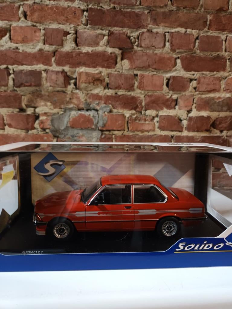 Schaalmodel Bmw 323i alpina,schaal 1/18
In nieuwstaat in ovp, Ophalen of Verzenden