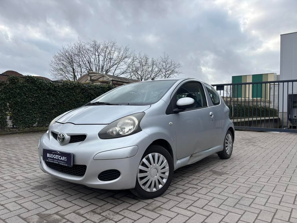 Toyota Aygo 1.0ibenzine/2011/Euro5/Leder/Gekeurd* 1.999€, Auto's, Toyota, Euro 5, Zwart, Leder, Bedrijf