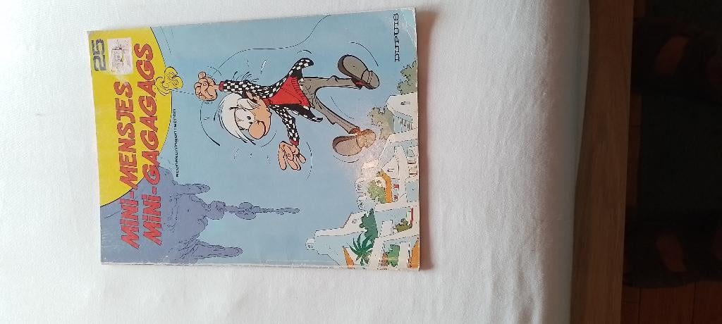 strip ; de mini mensjes deel 25, Ophalen of Verzenden, Gelezen