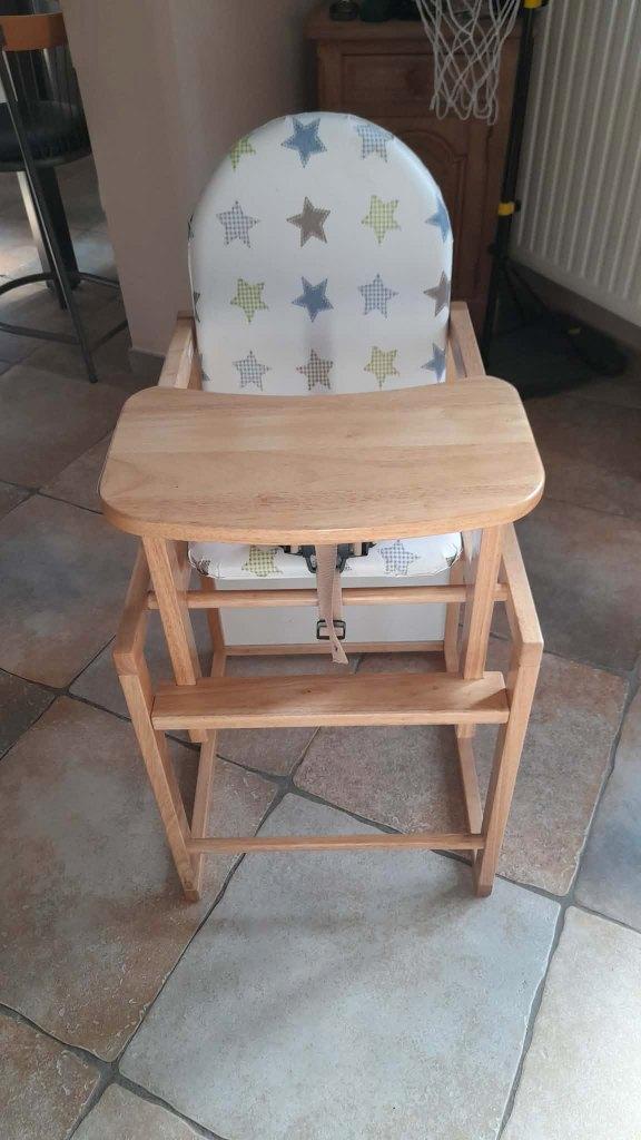 Houten kinderstoel, Kinderen en Baby's, Kinderstoelen, Gebruikt, Meegroeistoel, Afneembaar eetblad, Gordel(s), Ophalen