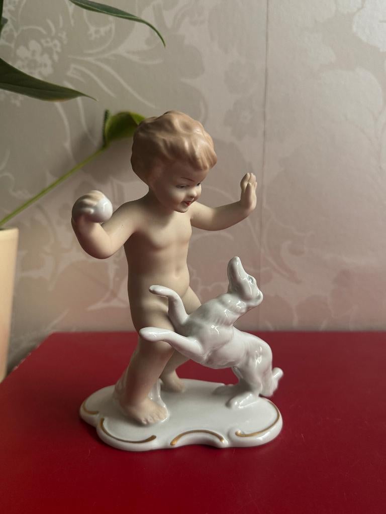 Porcelaine « Putto avec chien » - WALLENDORF, Enlèvement