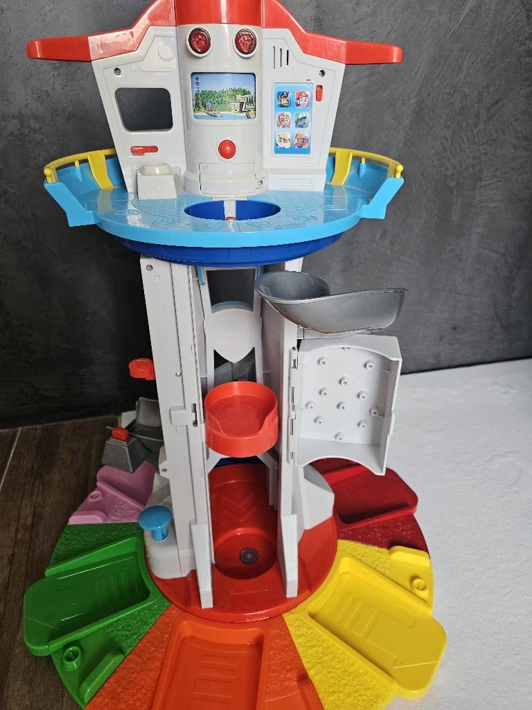 Paw patrol toren met pups en auto's, Ophalen, Zo goed als nieuw