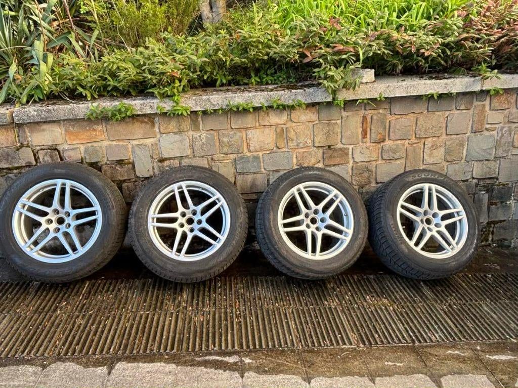 Jantes Macan 18” + pneus Pirelli, Autos : Pièces & Accessoires, Pneus & Jantes, Pneu(s), Pneus hiver, 18 pouces, 235 mm, Véhicule de tourisme