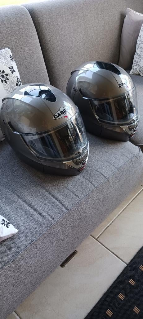 Twee systeem helmen te koop caberg, Ophalen