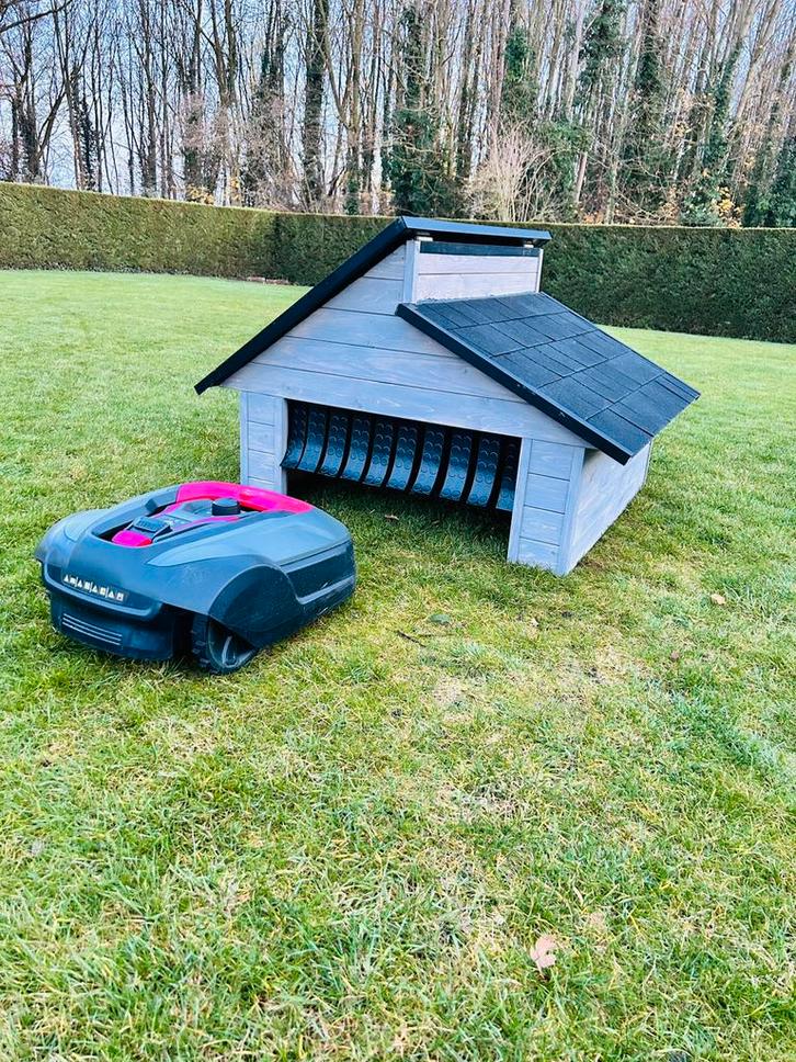 Robotmaaier huisje, Jardin & Terrasse, Abris de jardin, Comme neuf, Bois, Enlèvement