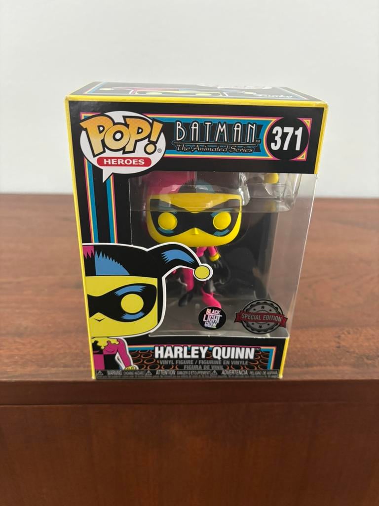 Funko Pop ! Héros — Harley Quinn (Black Light) #371, Collections, Jouets miniatures, Enlèvement ou Envoi, Comme neuf