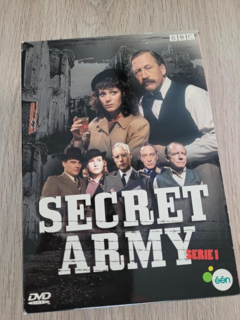Secret Army - DVD BOX (4 dvd's) - seizoen 1, Cd's en Dvd's, Boxset, Drama, Ophalen of Verzenden, Zo goed als nieuw