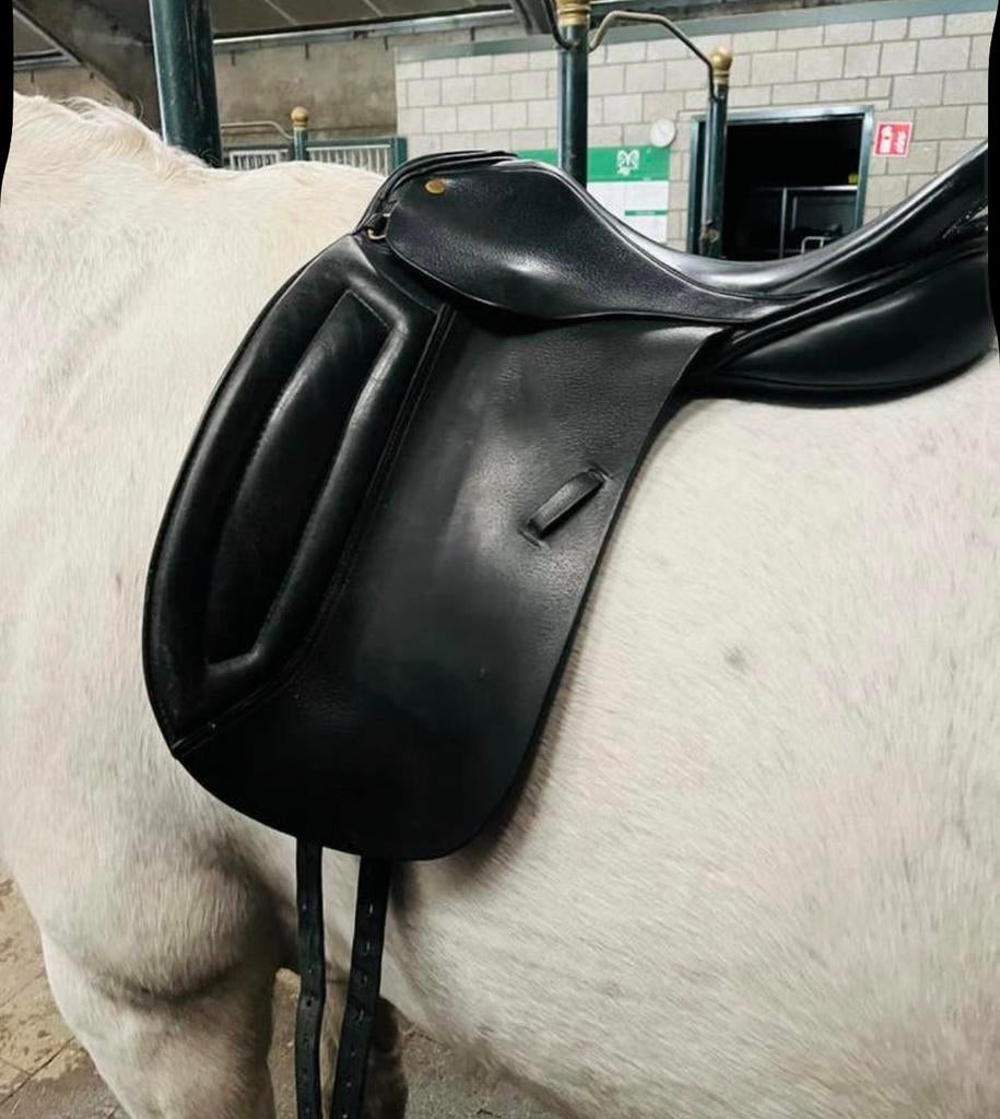 Dressuurzadel, Ophalen, Zo goed als nieuw