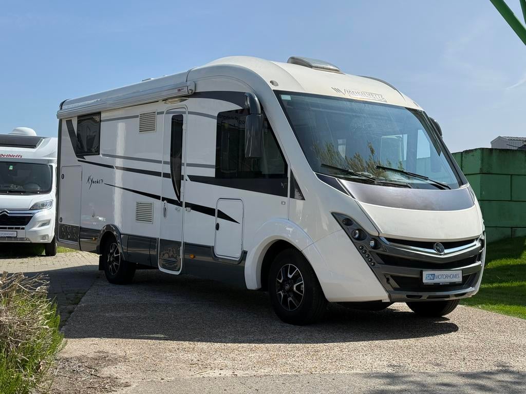 Yacht Mobilvetta 79 - Unique - 13,888 KM - DESIGN 1 Unique!, Caravanes & Camping, Camping-cars, Jusqu'à 4, Entreprise, Fiat, Intégral