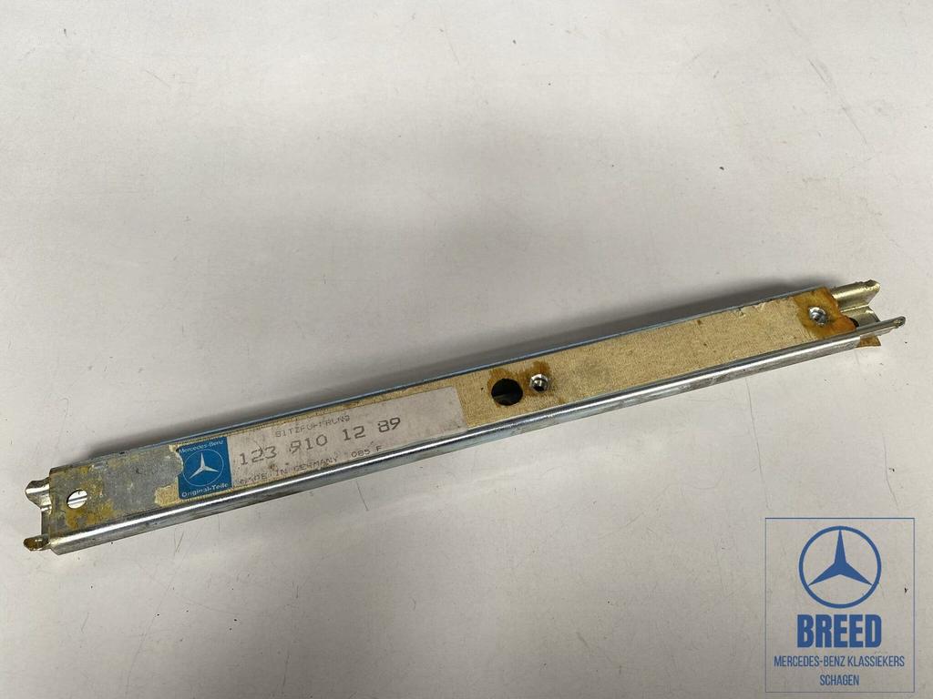 NOS stoelgeleider links of rechts Mercedes-Benz W116 W123, -, Nieuw, Ophalen of Verzenden, -