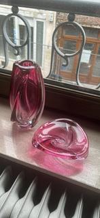 Vaas met kommetje roze, Ophalen