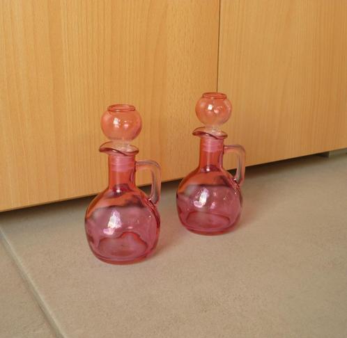Set van 2 fuchsia roze transparante glazen karaf kruik fles, Maison & Meubles, Accessoires pour la Maison | Autre, Enlèvement ou Envoi