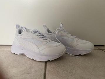 NIEUW - Puma Sneakers - NIEUW - 38 (eerder 37) beschikbaar voor biedingen
