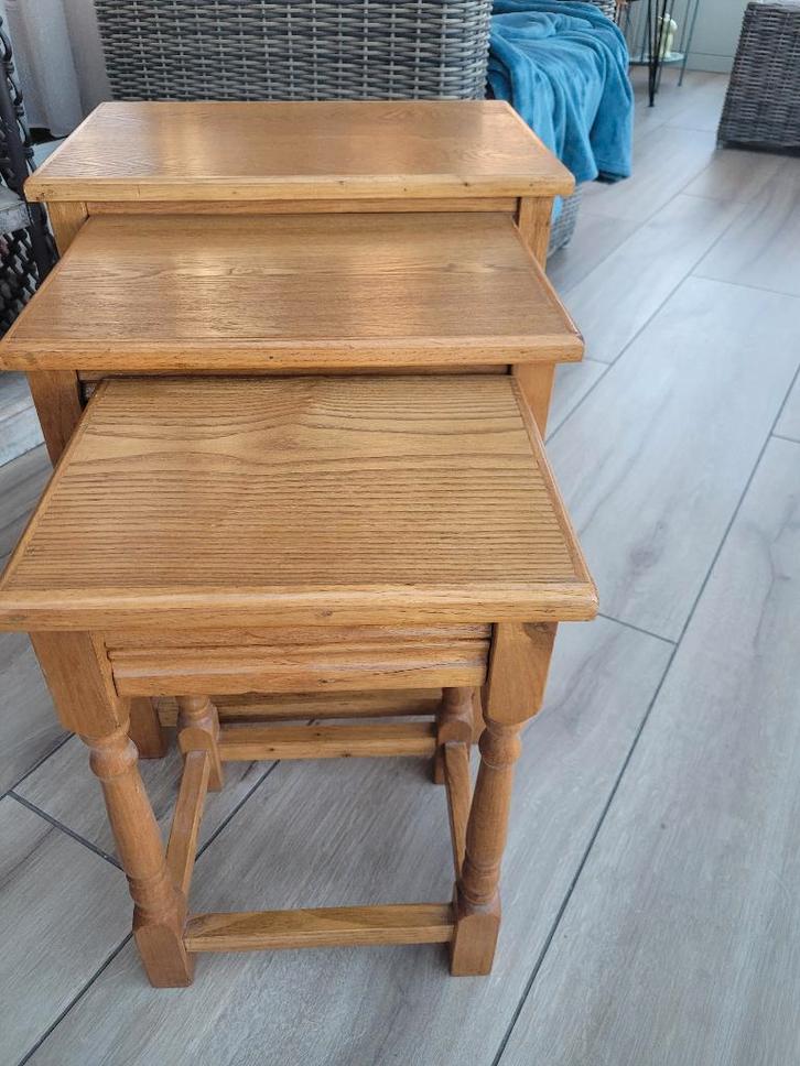 3 tafeltjes om ineen te schuiven NIEUW, Maison & Meubles, Armoires | Commodes, Neuf, Chêne, Enlèvement