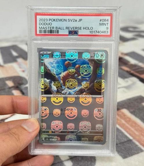 Pokemon PSA-9 JP JPN SV2A Doduo master ball reverse holo, Hobby en Vrije tijd, Verzamelkaartspellen | Pokémon, Nieuw, Losse kaart