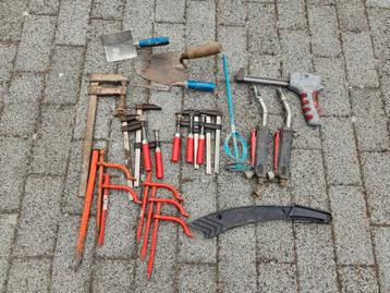 Lot handgereedschap beschikbaar voor biedingen