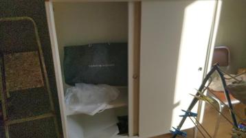 Armoire stratifié blanc 2 portes coulissantes.URGENT GRATUIT