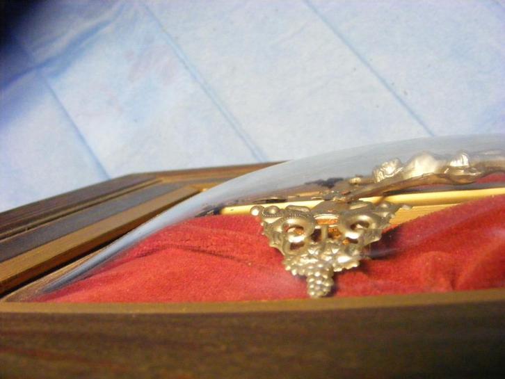 Religieuze kader met bol geblazen glas, Antiek en Kunst, Antiek | Religieuze voorwerpen, Ophalen of Verzenden