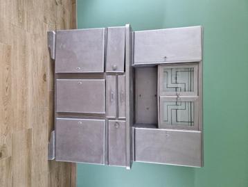 Metaalkleurige art deco buffetkast beschikbaar voor biedingen