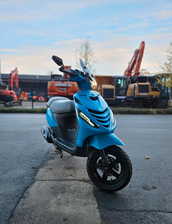 Piaggio Zip Porsche GT3 Blue 50cc klasse A 2017 - 14.291 km, Fietsen en Brommers, Scooters | Piaggio, Zo goed als nieuw, Zip, Klasse A (25 km/u)