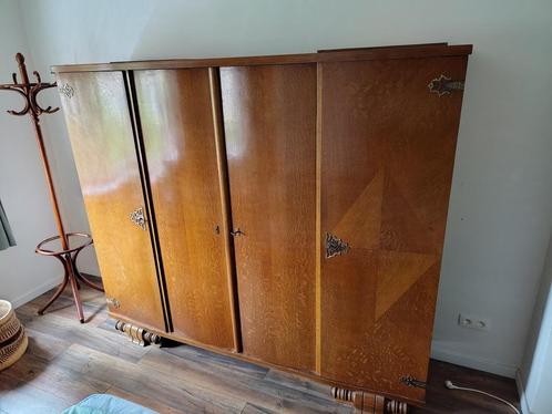 Kleerkast in stevig hout, Huis en Inrichting, Kasten | Kleerkasten, Gebruikt, 150 tot 200 cm, 150 tot 200 cm, 50 tot 75 cm, Met plank(en)