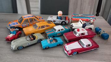 10 oude blikken speelgoed auto's ( zie omschrijving ) beschikbaar voor biedingen