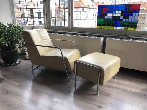 Bauhaus - Ecru Lederen Relaxzetel Met Ottoman In Chroom, Maison & Meubles, Canapés | Salons, Utilisé, Banc droit, Une personne