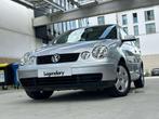 Volkswagen Polo 1.4i | AIRCO | GARANTIE (bj 2003, automaat), Stof, Zwart, 4 cilinders, 178 g/km