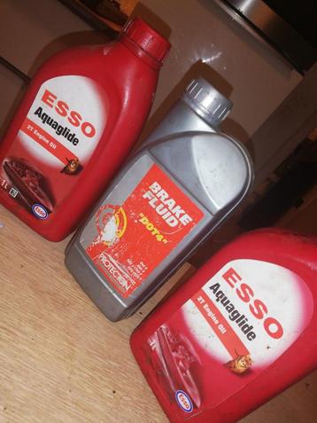 15 Euro Voor De 3 Volle 2t Oil Brake Fluid.  beschikbaar voor biedingen