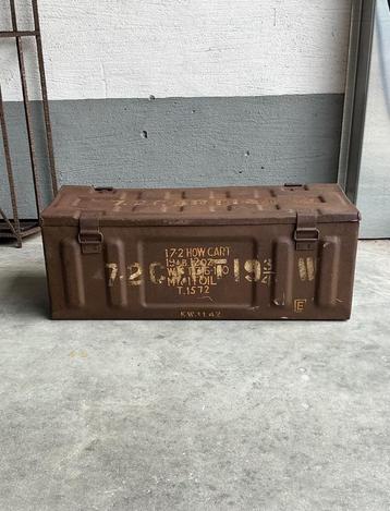 Oude ijzeren Munitiebox of “AMMO CAN” beschikbaar voor biedingen