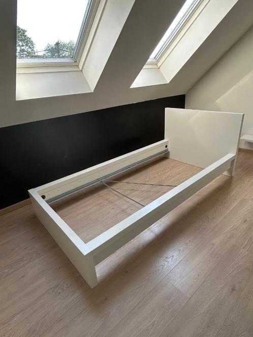 Wit bed met lattoflex lattenbodem, Huis en Inrichting, Slaapkamer | Bedden, Gebruikt, Eenpersoons, 90 cm, 200 cm, Hout, Wit, Verstelbaar