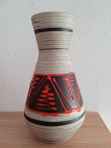Vintage keramische West Germany vaas  beschikbaar voor biedingen