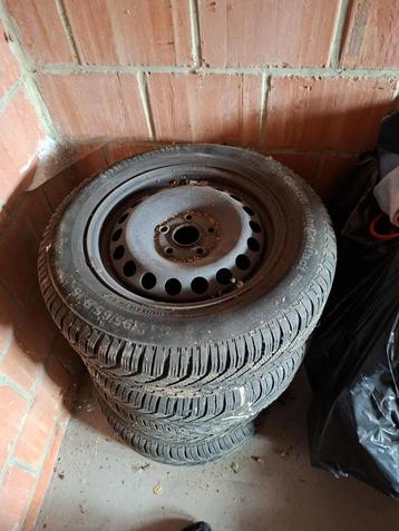 jantes et pneus de golf 6 hiver 15 pouces beschikbaar voor biedingen