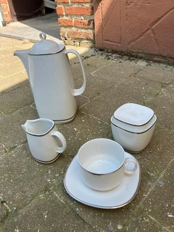 Servies beschikbaar voor biedingen