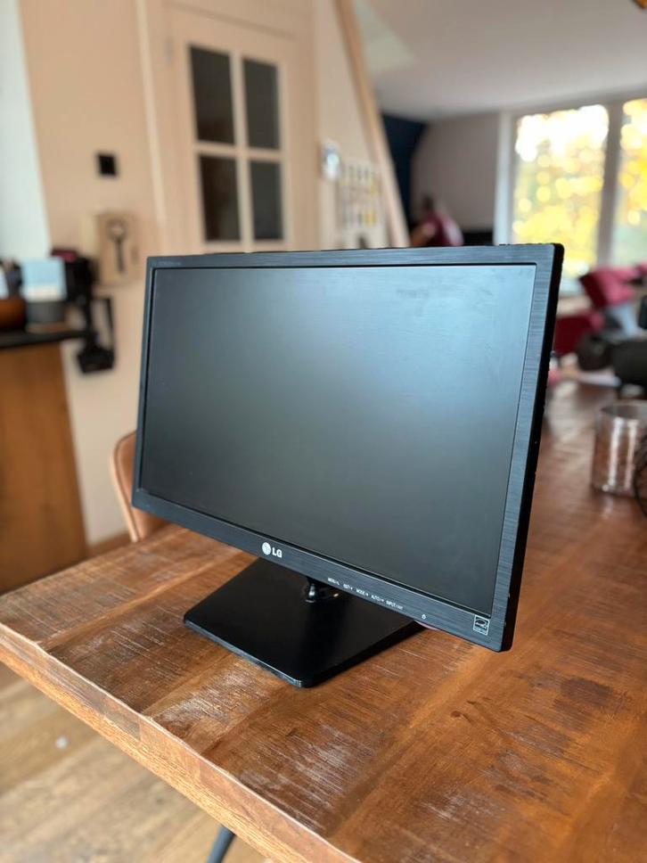 LG Flatron E2242T-BN – 22” Full HD Monitor, Computers en Software, Monitoren, Zo goed als nieuw, DVI, LED, HD, Ophalen