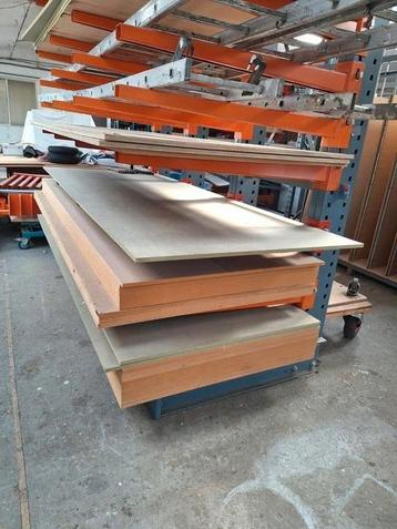 Lot van "81 mdf platen beschikbaar voor biedingen