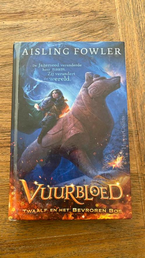 Aisling Fowler - Vuurbloed 1,Twaalf en het Bevroren Bos, Boeken, Kinderboeken | Jeugd | 10 tot 12 jaar, Zo goed als nieuw, Fictie