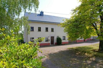Woonhuis met garage, overdekt terras en tuin in de Eifel