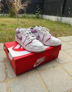 Air Jordan 1 Low White Light Bordeaux, Ophalen of Verzenden, Zo goed als nieuw