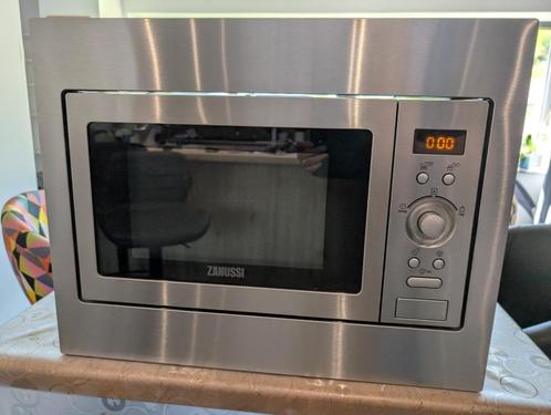 micro onde encastrable ZANUSSI, Elektronische apparatuur, Microgolfovens, Zo goed als nieuw, Inbouw, Microgolfoven, Grill, Draaiplateau